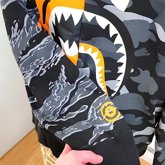 Authentic Bape x Undefeated - Picture 5 of 10